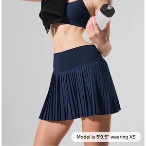 Alo Yoga Navy Pleated Tennis Skirt Skort Size M Built-In Shorts